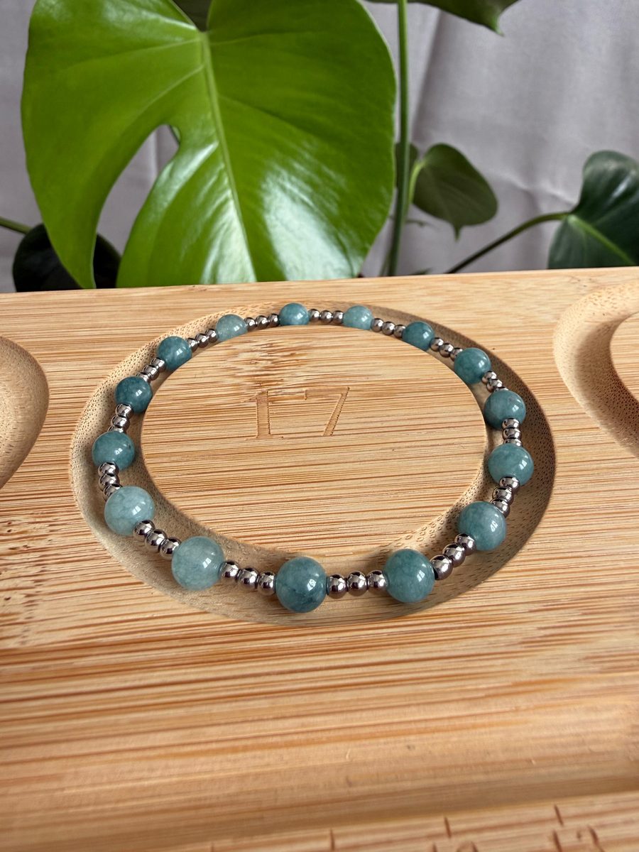 Bracciale in pietre dure da 6 mm con distanziatori in acciaio inox 316L da 3 mm, scatto 3