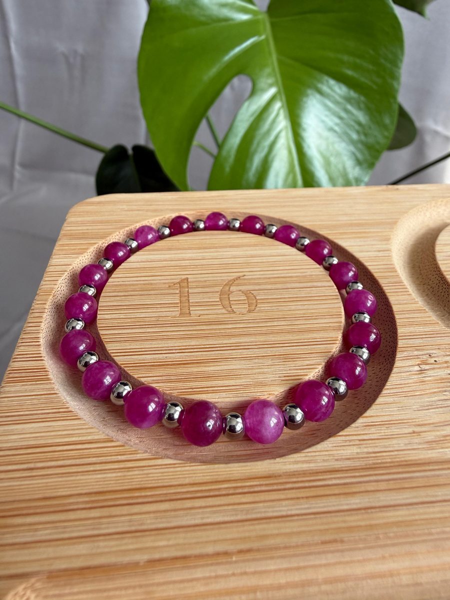 Bracciale in pietre dure da 6 mm con distanziatori in acciaio inox 316L da 4 mm, scatto 3