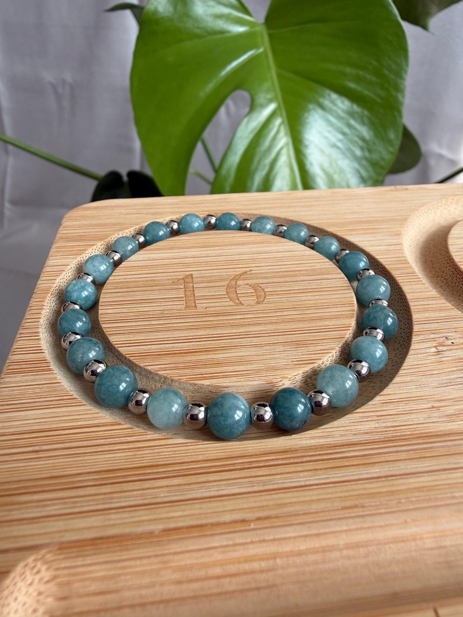 Bracciale in pietre dure da 6 mm con distanziatori in acciaio inox 316L da 4 mm, scatto 4