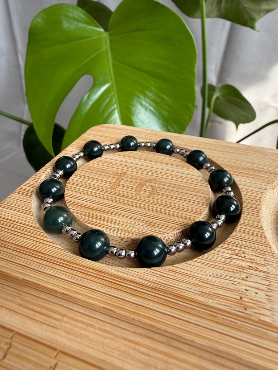 Bracciale in pietre dure da 8 mm con distanziatori in acciaio inox 316L da 3 mm, scatto 1