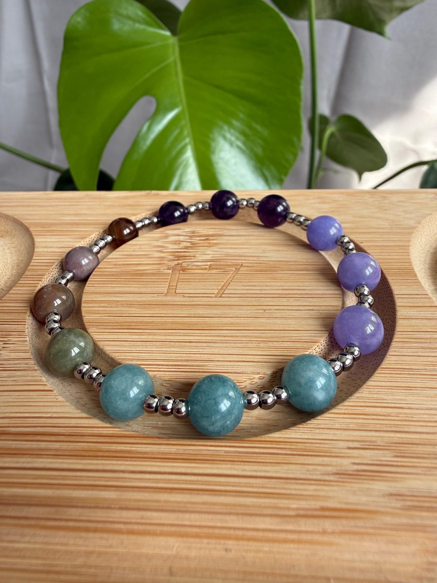 Bracciale in pietre dure da 8 mm con distanziatori in acciaio inox 316L da 3 mm, scatto 3