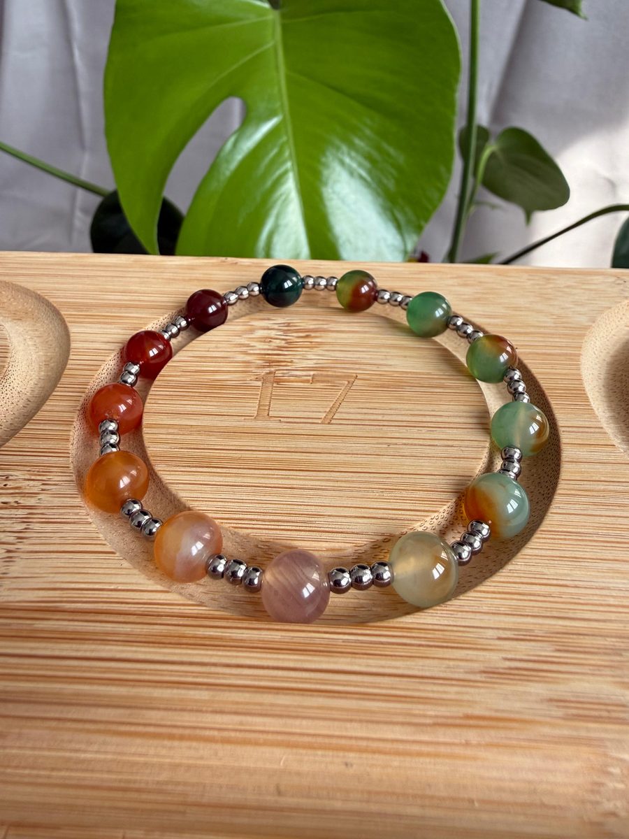 Bracciale in pietre dure da 8 mm con distanziatori in acciaio inox 316L da 3 mm, scatto 5