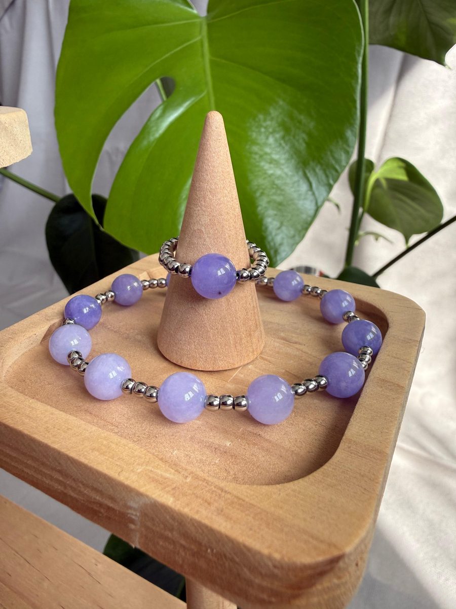 Set coordinato in pietre dure con anello e bracciale, scatto 1