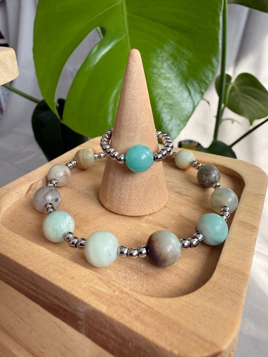 Set coordinato in pietre dure con anello e bracciale, scatto 6