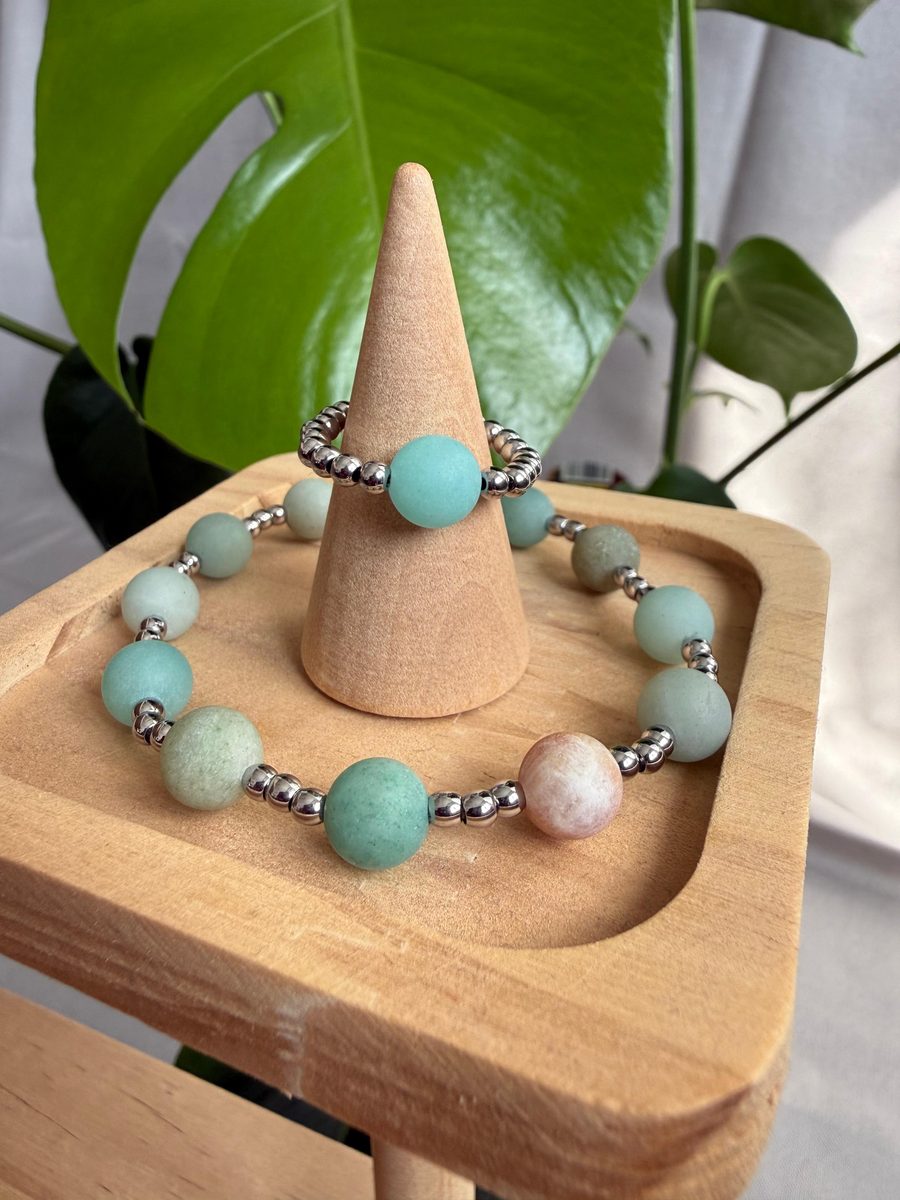 Set coordinato in pietre dure con anello e bracciale, scatto 7