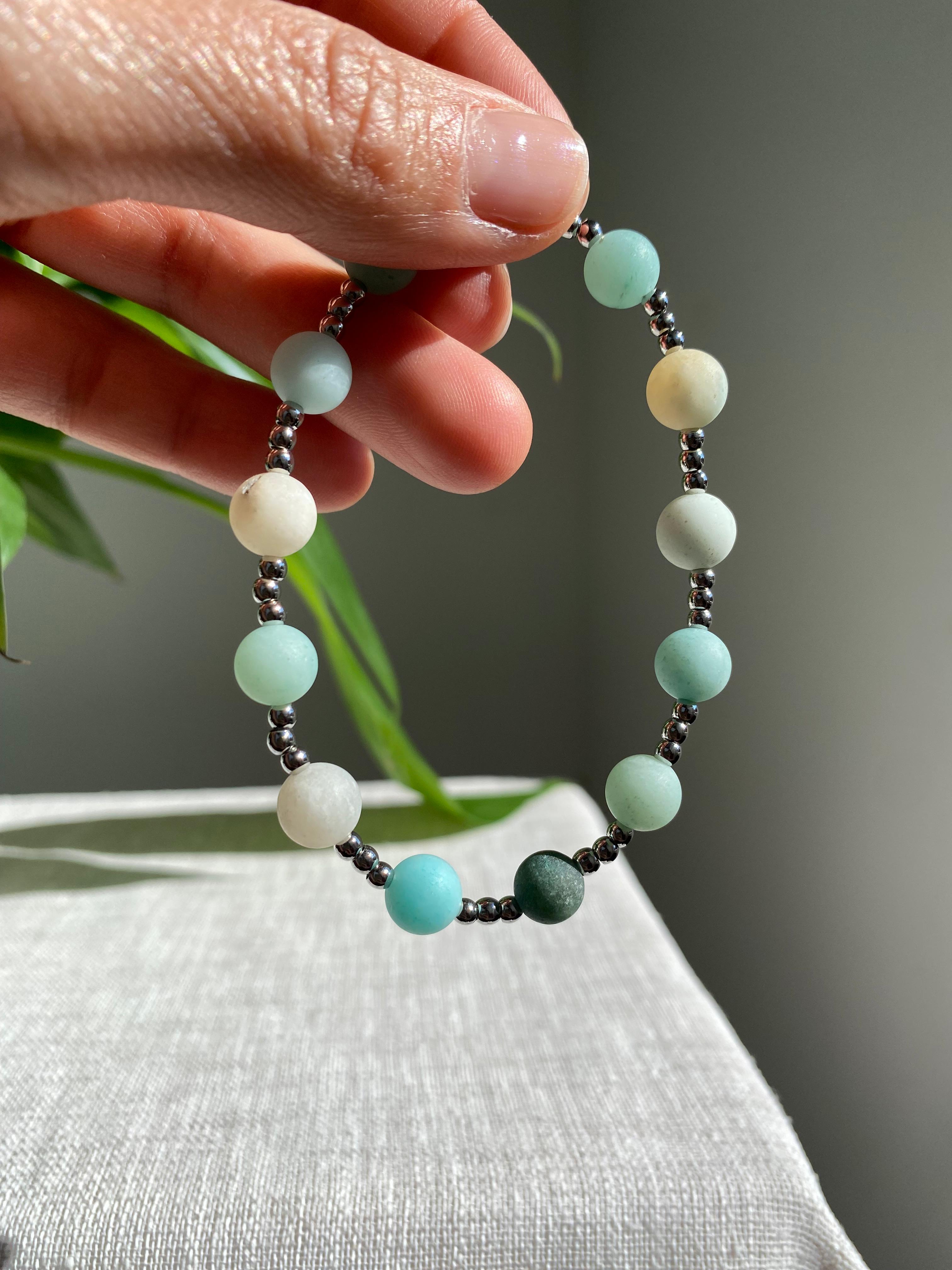Composizione di bracciali in pietre naturali
